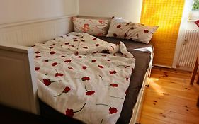 Nana-Eg-80M2 Sanierter Altbau-Parkplatz-Kleiner Garten-Wlan-Netflix-2Zimmer-Kueche-Dusche-Wanne-Waschmaschine