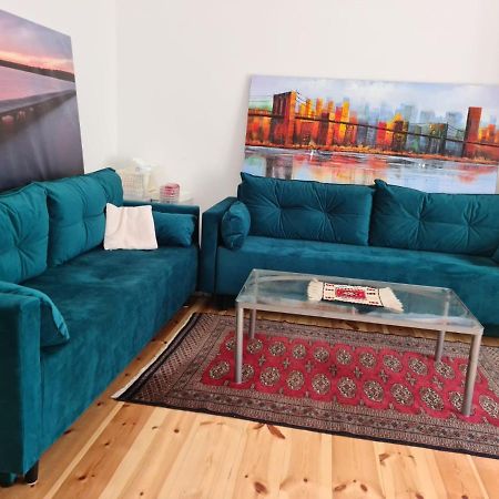 Nana-Eg-80M2 Sanierter Altbau-Parkplatz-Kleiner Garten-Wlan-Netflix-2Zimmer-Kueche-Dusche-Wanne-Waschmaschine Oberhausen  Buitenkant foto