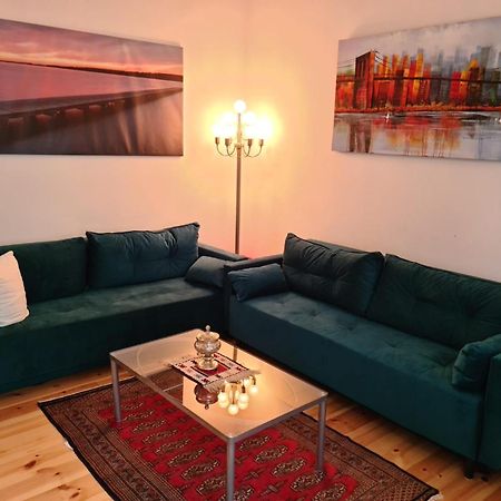 Nana-Eg-80M2 Sanierter Altbau-Parkplatz-Kleiner Garten-Wlan-Netflix-2Zimmer-Kueche-Dusche-Wanne-Waschmaschine Oberhausen  Buitenkant foto