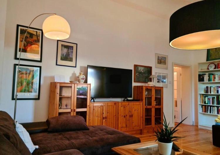 Nana-Eg-80M2 Sanierter Altbau-Parkplatz-Kleiner Garten-Wlan-Netflix-2Zimmer-Kueche-Dusche-Wanne-Waschmaschine Oberhausen  Buitenkant foto