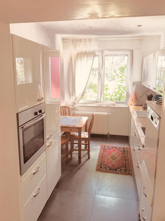 Nana-Eg-80M2 Sanierter Altbau-Parkplatz-Kleiner Garten-Wlan-Netflix-2Zimmer-Kueche-Dusche-Wanne-Waschmaschine Oberhausen  Buitenkant foto