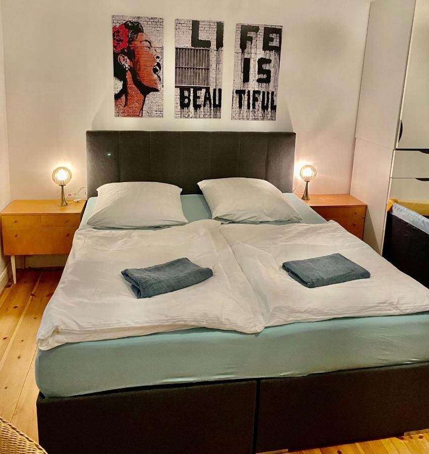 Nana-Eg-80M2 Sanierter Altbau-Parkplatz-Kleiner Garten-Wlan-Netflix-2Zimmer-Kueche-Dusche-Wanne-Waschmaschine Oberhausen  Buitenkant foto